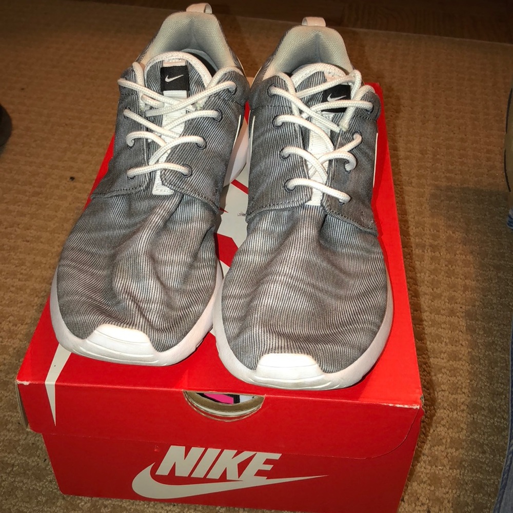 NIKE ROSHE RUN